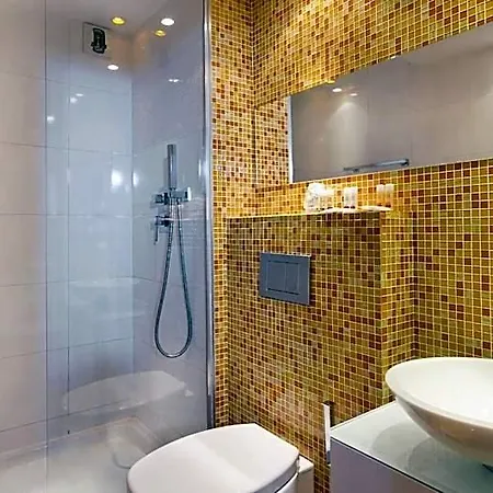 Hotel Color Design 3*